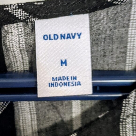 Womens Medium Old Navy Shirt - Picture 2 of 3